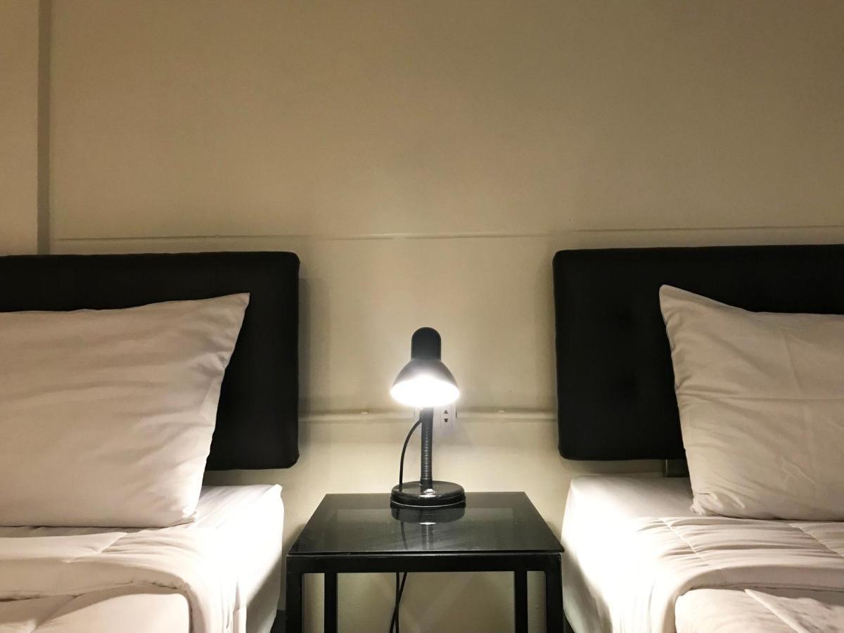 Boundary Hostel And Cafe Surat Thani Esterno foto