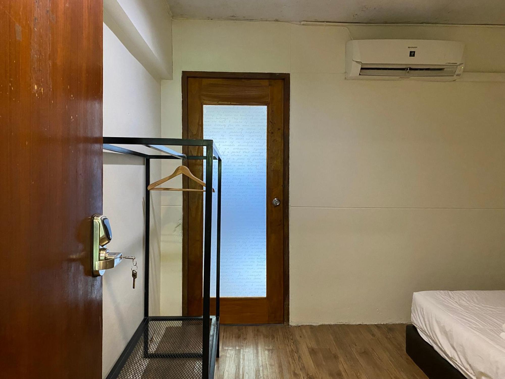 Boundary Hostel And Cafe Surat Thani Esterno foto